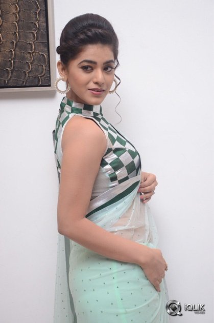 Yamini-Bhasker-At-Kalamandir-6th-Anniversary-Celebrations